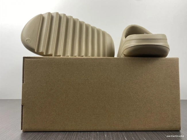 Slide Yeezy Pure GW1934 Adidas 0801